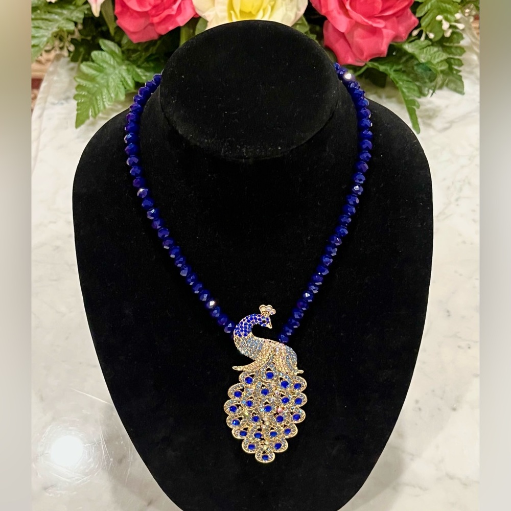 EYE CANDY Peacock Statement Necklace - Picture 3 of 7